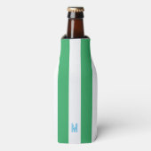 Groene Cabana Stripe & Aangepast Blauw Monogram Flesjeskoeler (Fles Voorkant)