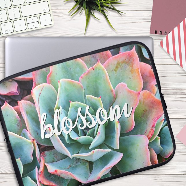 Groene Cactus Succulent Fotografie Bloesem Script Laptop Sleeve (Creator heeft geüpload)