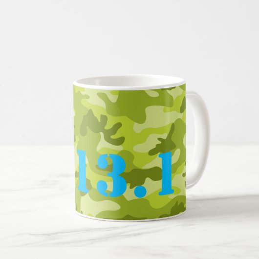 Groene Camo 13.1 Halve Marathon Runner Sportplezie Koffiemok (Voorkant rechts)