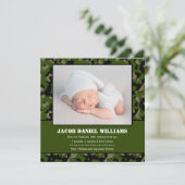 Groene Camo Baby Foto Geboorte Aankondiging (Staand voorkant)