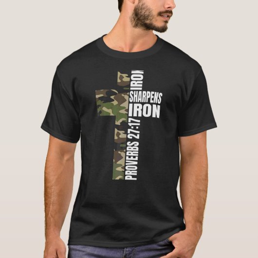 Groene Camo Iron Sharpens Iron Christelijke Verse T-shirt (Voorkant)