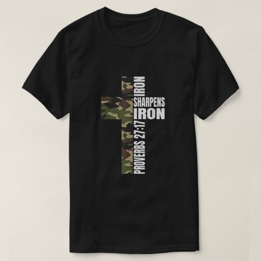Groene Camo Iron Sharpens Iron Christelijke Verse  T-shirt (Design voorkant)
