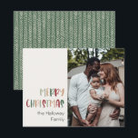 Groene Casual kerstfeestelijke foto Feestdagenkaart<br><div class="desc">Deze casual, kleurrijke kerstfeestkaart met kerstmis is perfect voor uw leuke, creatieve kerstcadeautjes. Het is een uniek, speels modern lettertype in rood, boho tan, en licht en donkergroen, maken een gelukkig seizoensgebonden gevoel mogelijk. Als je de donkere winter van je geliefden wilt ophelderen met een schattige feestvreugde, dan heb je...</div>