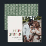 Groene Casual kerstfeestelijke foto Feestdagenkaart<br><div class="desc">Deze casual, kleurrijke kerstfeestkaart met kerstmis is perfect voor uw leuke, creatieve kerstcadeautjes. Het is een uniek, speels modern lettertype in rood, boho tan, en licht en donkergroen, maken een gelukkig seizoensgebonden gevoel mogelijk. Als je de donkere winter van je geliefden wilt ophelderen met een schattige feestvreugde, dan heb je...</div>