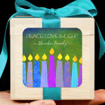 Groene Chanoeka Blauwe Boho Kaarsen Vrede Liefde L Vierkante Sticker<br><div class="desc">"Vrede, liefde en licht." Een speelse, moderne, artsachtige illustratie van boho patroonkaarsen helpt je te gebruiken in de vakantie van Hanukkah. De gesorteerde blauwe kaarsen met kleurrijke faux patronen van de folie bedekken een rijke, diepe groene getextureerde achtergrond. Voel de warmte en de vreugde van het vakantieseizoen als je deze...</div>