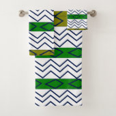Groene Chevron Stripes Geometric Pattern Bad Handdoek (Insitu)