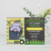 Groene Chevron Tractor Birthday Party Invitation Kaart (Staand voorkant)