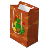 Groene Chinese Draak op Rood Medium Cadeauzakje (Voorkant Gekanteld)