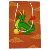 Groene Chinese Draak op Rood Medium Cadeauzakje (Voorkant)