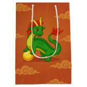 Groene Chinese Draak op Rood Medium Cadeauzakje (Achterkant)