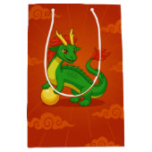 Groene Chinese Draak op Rood Medium Cadeauzakje (Voorkant)