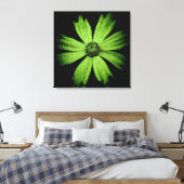 Groene Cosmos Flower on Black Canvas Afdruk (Insitu (Slaapkamer))