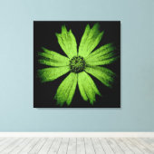 Groene Cosmos Flower on Black Canvas Afdruk (Insitu (Houten vloer))