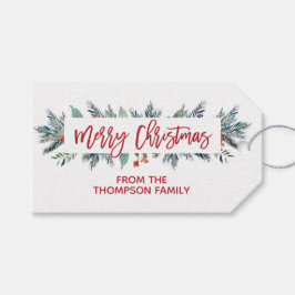 Groene dennen tak en rode kerst cadeau tags cadeaulabel