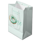 Groene Donut Verjaardag Medium Cadeauzakje (Voorkant Gekanteld)