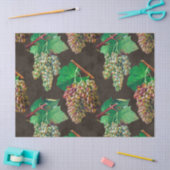  groene druiven en wijnstokken op bruine ontkoppel tissuepapier (Craft)