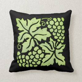 Groene druiven op zwart kussen