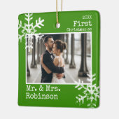 Groene Eerste Kerstmis Getrouwd Foto Keramisch Ornament (Links)