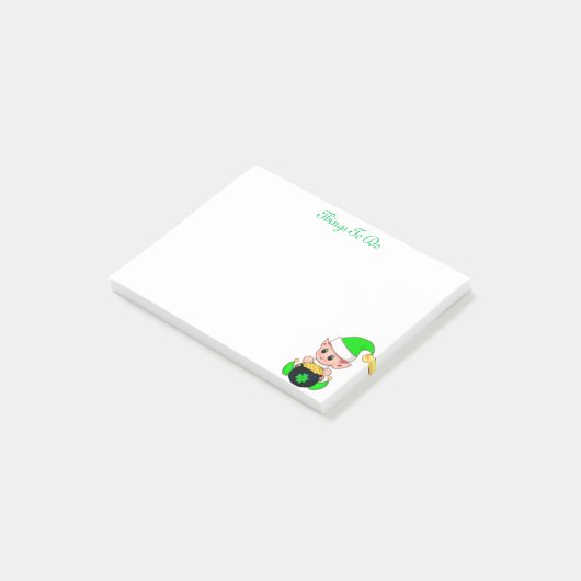 Groene elf en gouden munten op wit post-it® notes (Schuin)