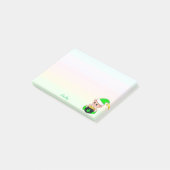 Groene elf & gouden munten op pastelkleuren post-it® notes (Schuin)