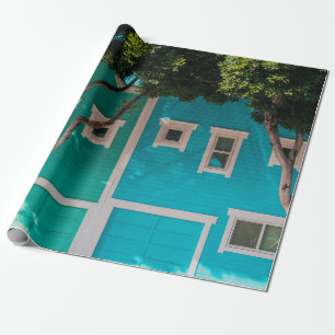 Groene en blauwe huizen naast bomen op stoep cadeaupapier