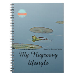 Groene en blauwe kikker op weg naar de derde leeft notitieboek