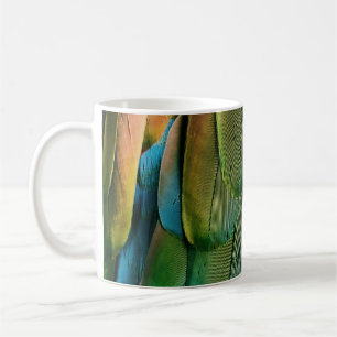 Groene en blauwe veren koffiemok