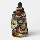 Groene en bruine paddenstoelen sling bag (Voorkant)