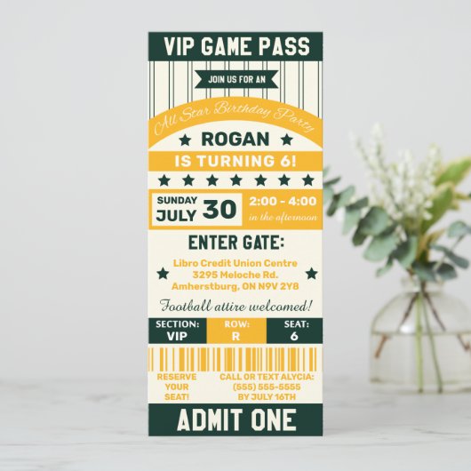 Groene en gele sport Met Ticket Birthday Party Kaart (Staand voorkant)