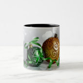 Groene en gouden kerstversieringen tweekleurige koffiemok (Center)