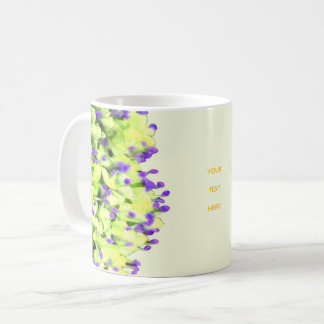 groene en paarse bloemen koffiemok