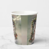 Groene en rode bessen versierd licht deur kerst papieren bekers (Links)