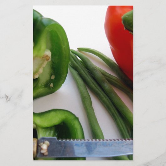 Groene en rode paprika's met bonen briefpapier (Voorkant)