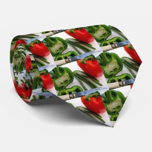 Groene en rode pepers met bonen stropdas (Opgerold)