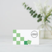 Groene en Witte Chessboard Modern met Logo Cool Visitekaartje (Staand voorkant)