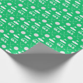 Groene en witte golfballen, karren en clubs cadeaupapier (Hoek)