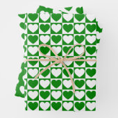 Groene en witte harten inpakpapier vel (In situ)