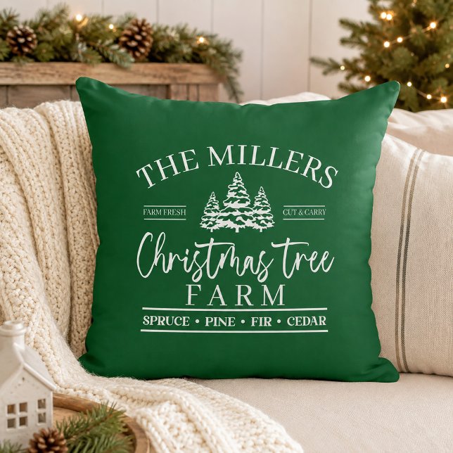 Groene en Witte Kerstboomgaard  Kussen (Green and White Christmas Tree Farm Throw Pillow)