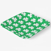 Groene en witte klaver Patroon Papieren Bordje (Gebogen)