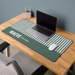 Groene en witte streep gepersonaliseerde moderne e bureaumat<br><div class="desc">Moderne minimale typografie girly sage groen en wit streep elegante eenvoudige unieke gepersonaliseerde cadeau bureau mat ontwerp.</div>