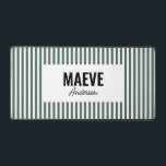 Groene en witte streep gepersonaliseerde moderne e bureaumat<br><div class="desc">Moderne minimale typografie girly sage groen en wit streep elegante eenvoudige unieke gepersonaliseerde cadeau bureau mat ontwerp.</div>