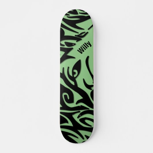 Groene en zwarte Abstracte stamwolf met naam Persoonlijk Skateboard (Voorkant)