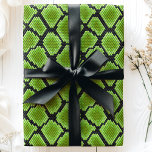 Groene en zwarte snakeskin cadeaupapier<br><div class="desc">Het Green and Black Snakeskin Wrapping Paper heeft een gedurfd en exotisch slangenhuidpatroon in diepgroene en zwarte tinten. Dit opvallende ontwerp voegt een verfijnde maar edgy touch toe aan uw cadeauverpakking,  waardoor het perfect is voor diegenen die unieke en stijlvolle esthetiek waarderen.</div>