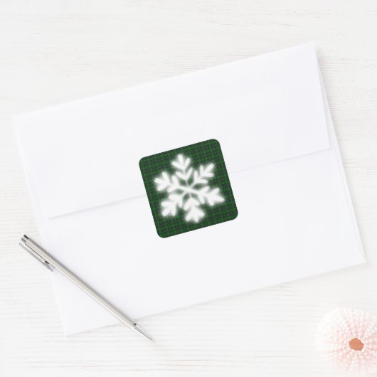 Groene en zwarte spelden met sneeuwvlokdetails vierkante sticker (Envelop)