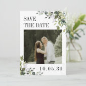 Groene Eucalyptus Foto Huwelijks QR-code Achterkan Save The Date (Staand voorkant)
