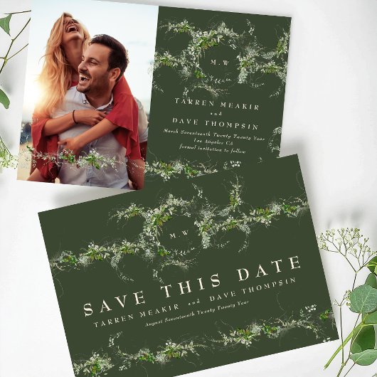 Groene eucalyptus krans monogram bruiloft foto save the date