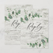 groene eucalyptusbladeren witte houtbruiloft RSVP