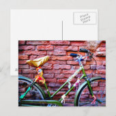 Groene fiets tegen de muur briefkaart (Voorkant / Achterkant)