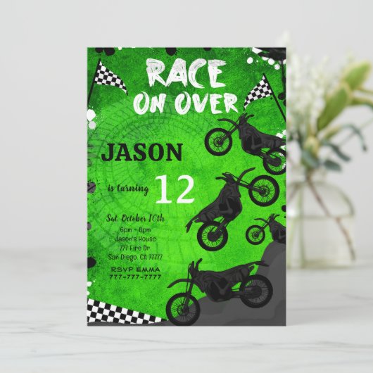 Groene fiets verjaardagsuitnodiging kaart (Staand voorkant)