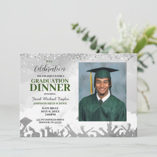 Groene foto afstudeer diner uitnodiging (Staand voorkant)